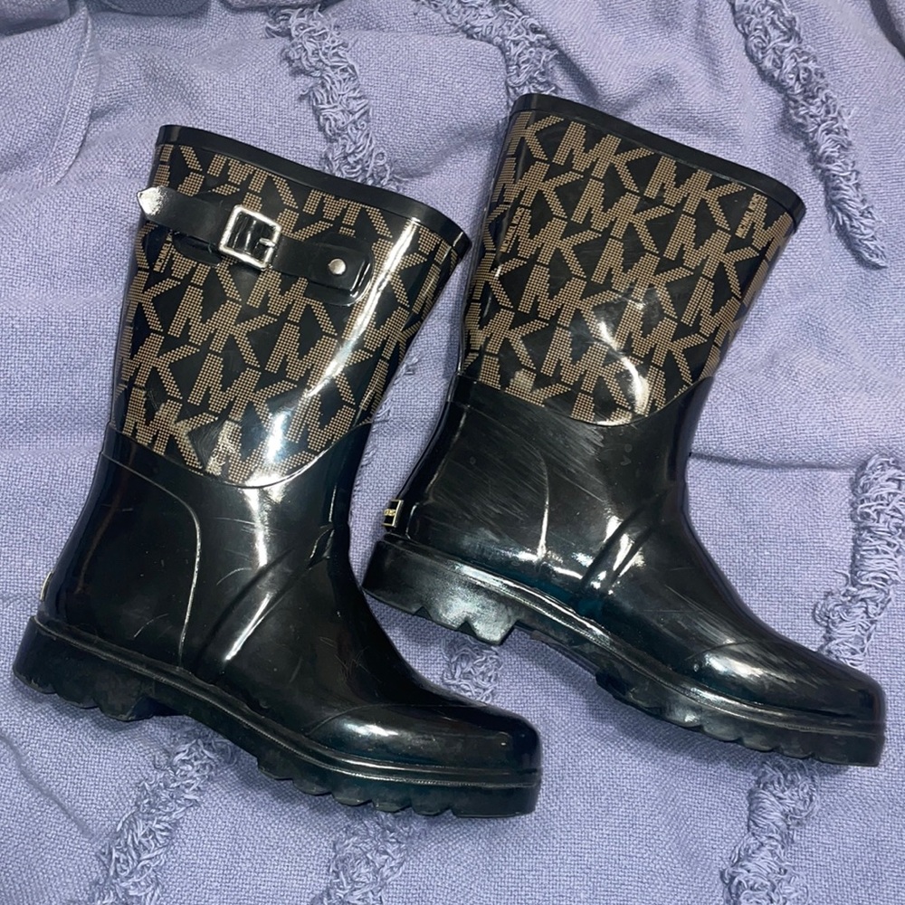 MK rain boots size 8